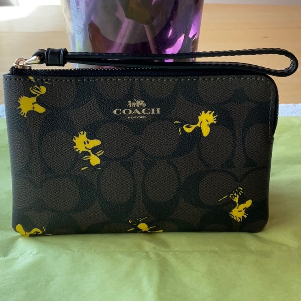 COACH X PEANUTS CORNER ZIP WRISTLET WITH WOODSTOCK PRINT - Picture 5 of 15